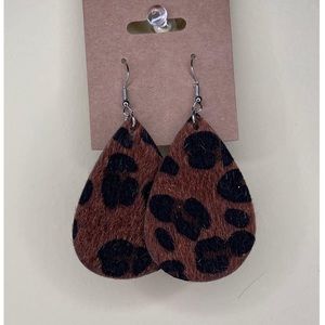 3/15 EARRINGS NWT ADD 3 TO BUNDLE